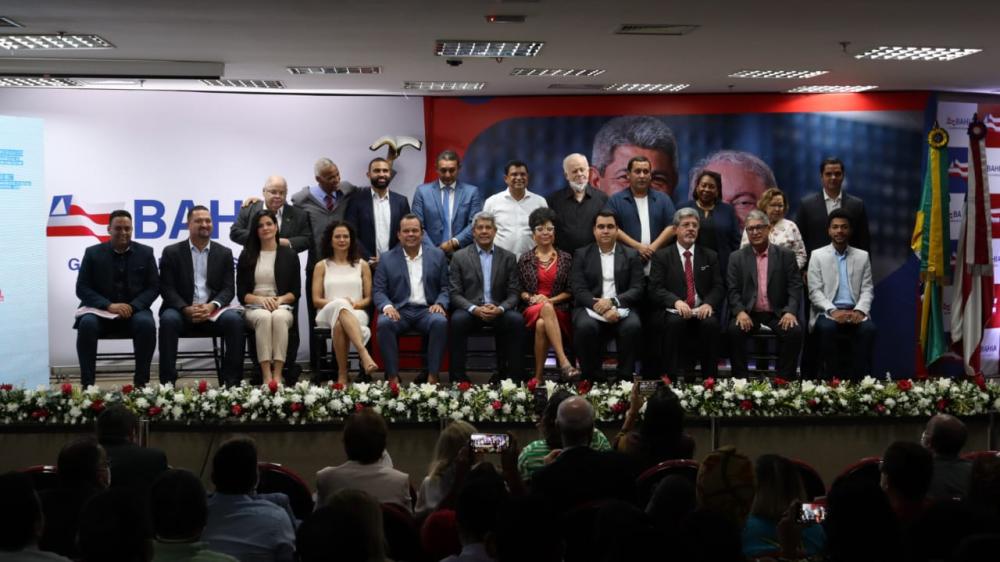 Jerônimo apresenta mais oito nomes do novo Governo.