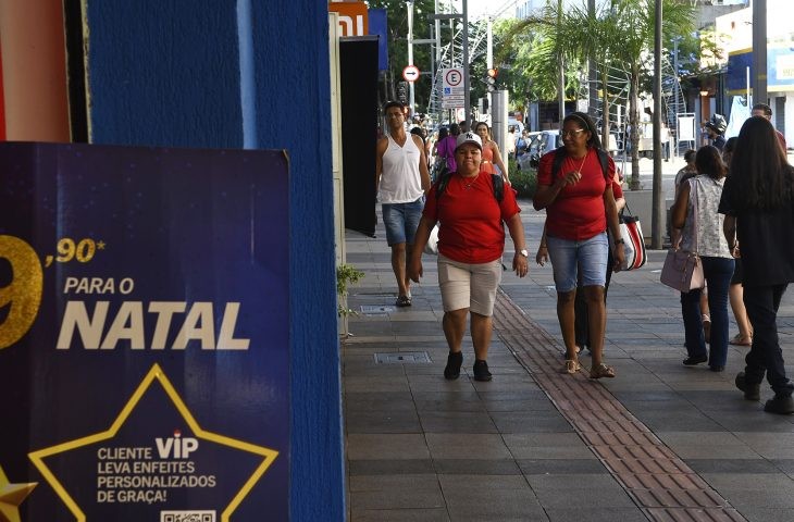 Às vésperas do Natal, governador Reinaldo Azambuja quita salários dos servidores e injeta mais R$ 432 milhões na economia de MS
