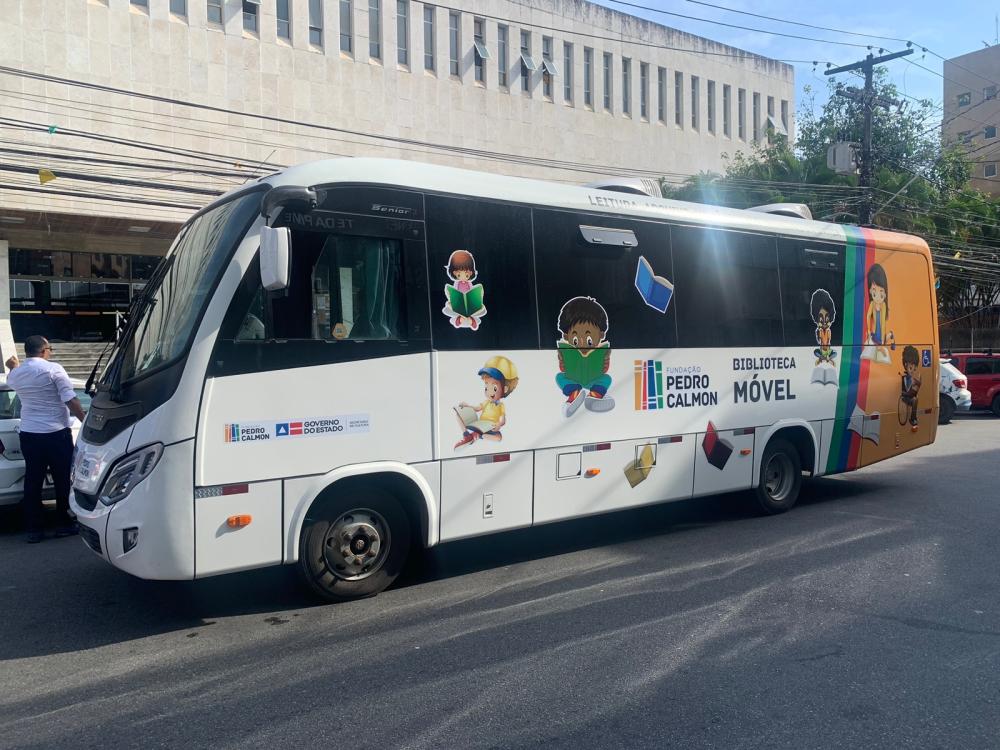 Fundação Pedro Calmon realiza entrega de equipamentos culturais.