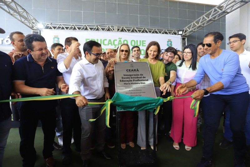 População de Monsenhor Tabosa recebe Escola de Educação Profissional e pavimentação da CE-467