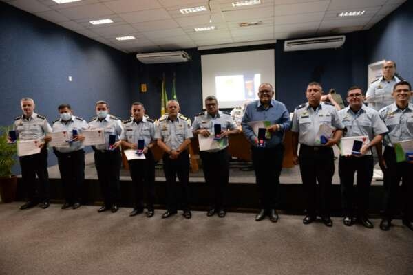 Praças e Oficiais da PMCE e CBMCE são homenageados com Medalha Senador Alencar