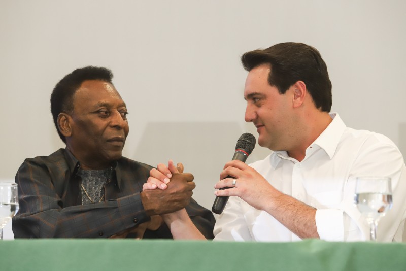 Governador Ratinho Junior lamenta a morte do Rei Pelé e decreta luto oficial de três dias