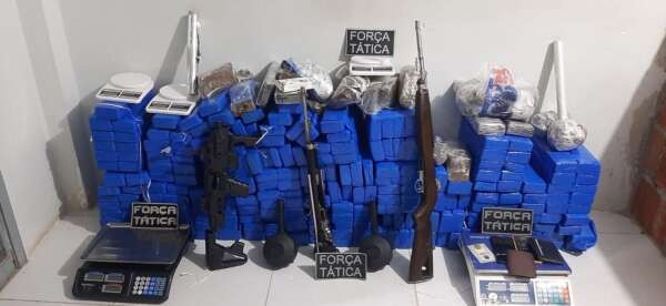 207 kg de maconha, fuzis e pistola são apreendidos durante ação da PMCE na Região Metropolitana