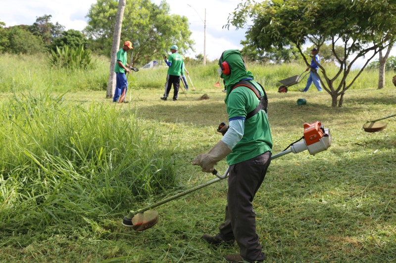 Secretaria de Meio Ambiente faz mais um mutirão de limpeza na Lagoa das Bateias