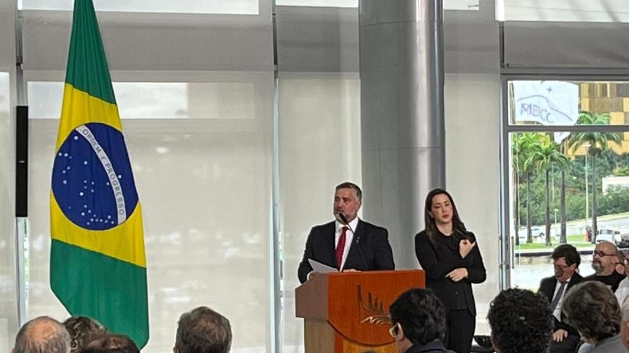 PAULO PIMENTA ASSUME A SECRETARIA DE COMUNICAÇÃO SOCIAL DA PRESIDÊNCIA DA REPÚBLICA.