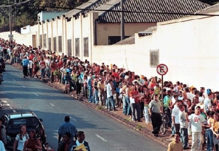 COMO O GOVERNO LULA PODERÁ RECONSTRUIR A DEVASTADA ECONOMIA BRASILEIRA.