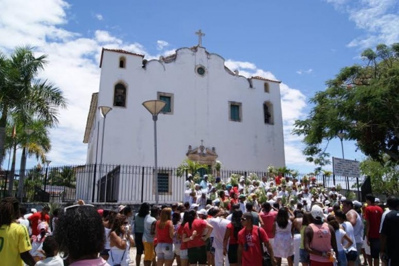 Santo Amaro de Ipitanga, padroeiro do município de Lauro de Freitas, recebe homenagens.