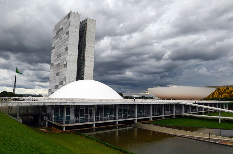 Convocada reunião de líderes; senadores saúdam intervenção e repudiam violência
