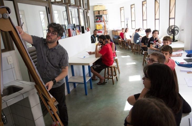 Oficina no Museu de Arte Contemporânea desperta a criatividade da criançada e desenvolve talentos