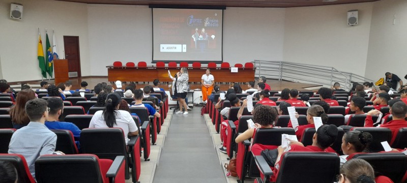 Ieptec apresenta catálogo de cursos do V Itinerário a alunos do ensino médio