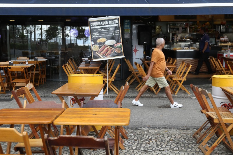 Volume de serviços fica estável em novembro