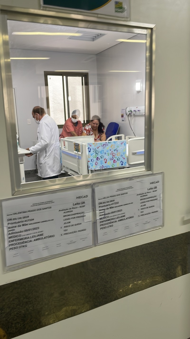Gêmeas Valentina e Eloá se recuperam na UTI, após cirurgia de separação