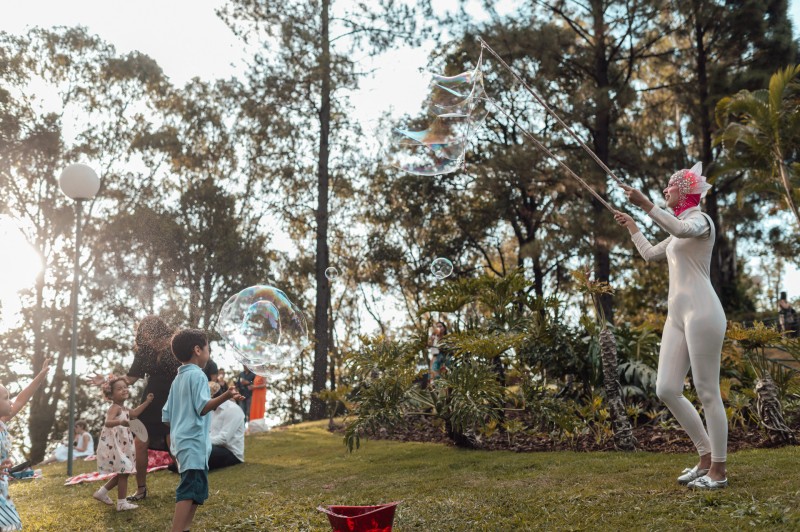 Oficina de bolhas de sabão é atração de domingo no Parque do Palácio