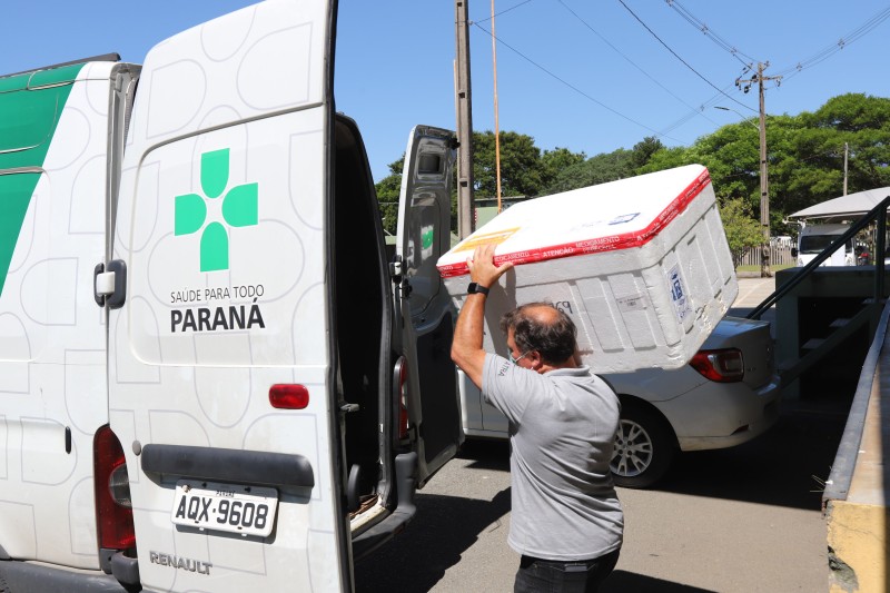 Paraná inicia semana com distribuição de 204,3 mil vacinas contra a Covid-19