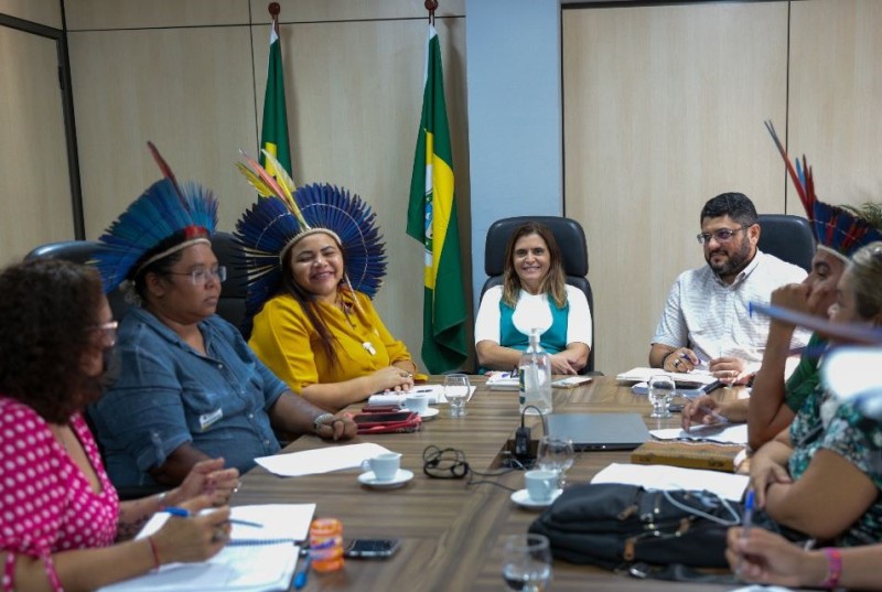 Secretária da Educação recebe a futura titular da Secretaria dos Povos Indígenas para debater sobre Educação Escolar Indígena