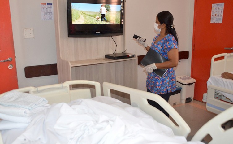 Projeto ‘Cinema no AP’ muda rotina de pacientes internados no HGP Ação de humanização no atendimento hospitalar contempla