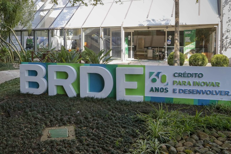 Com salário de até R$ 9,2 mil, inscrições para concurso do BRDE encerram na segunda-feira