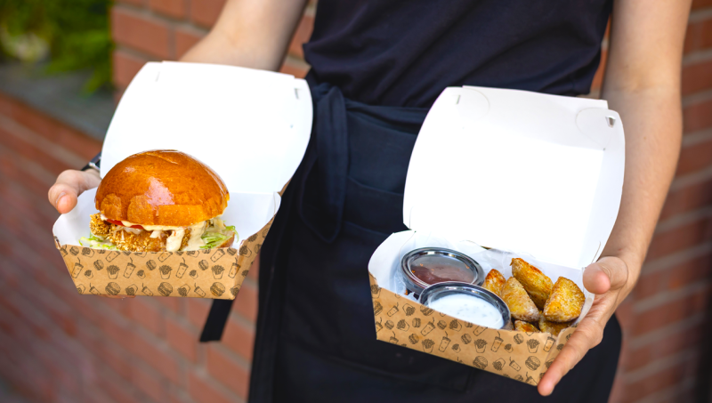 Delivery de alimentos cresce 89% em 2022 e aumentará 7,5% em 2023 no Brasil