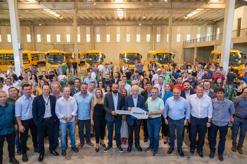 Sete municípios da Grande Curitiba recebem 14 novos ônibus para reforço no transporte escolar
