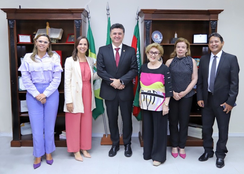 Primeira-dama e procurador-geral de Justiça se reúnem para traçar ações conjuntas no combate à fome no Ceará