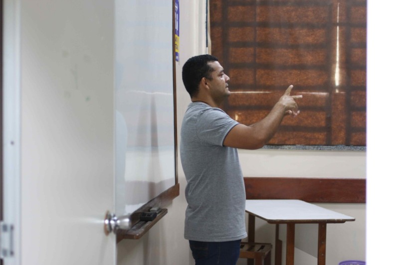 Escola da rede pública tem vagas abertas para alunos com deficiência auditiva