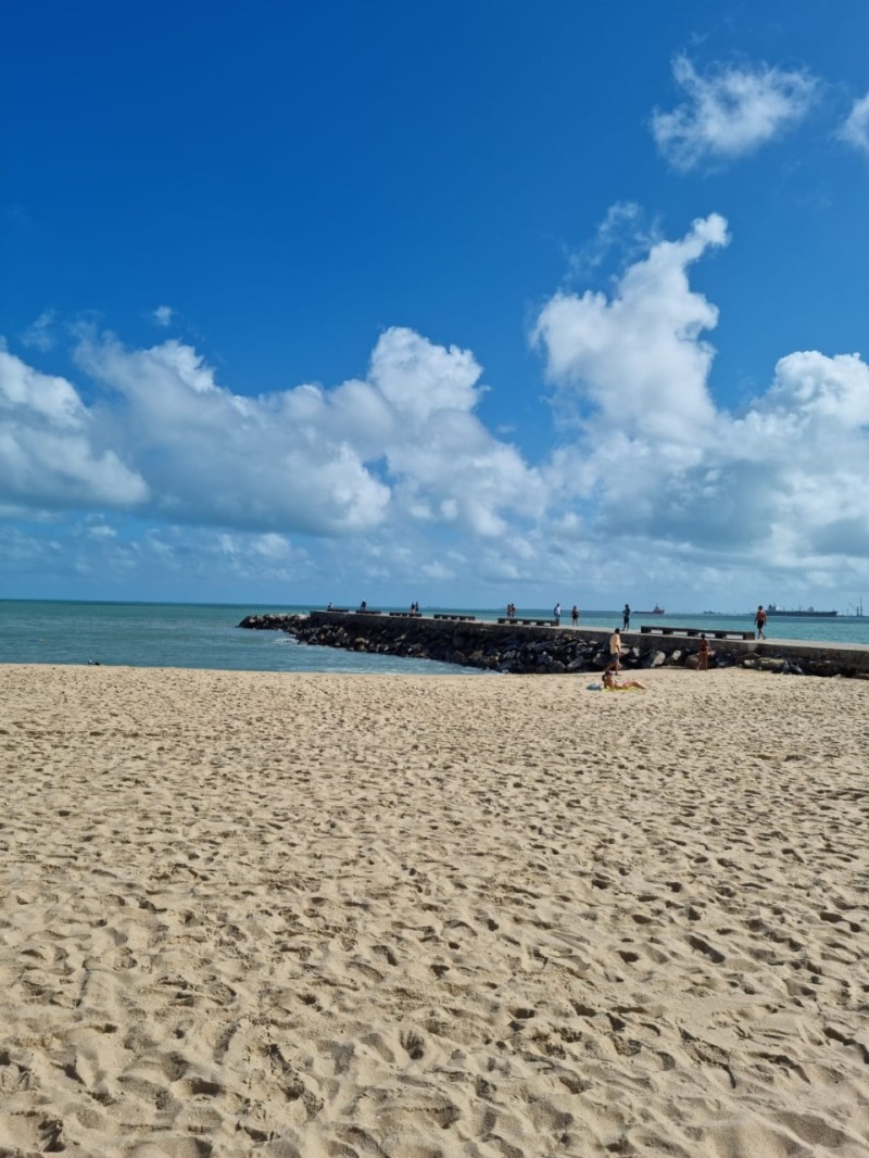 Trinta e cinco trechos de orla cearense estão adequados para banho
