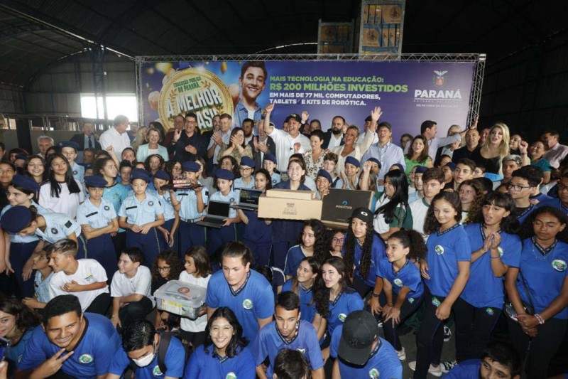 Estado distribui 77 mil novos equipamentos de informática para a rede de ensino do Paraná