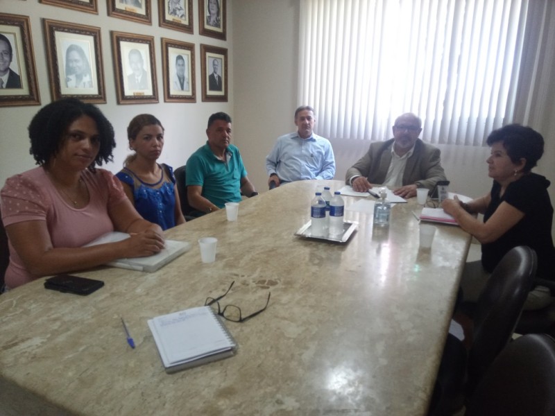 Secretário de Educação recebe representantes da ONG e reafirma política de portas abertas para a comunidade na Smed