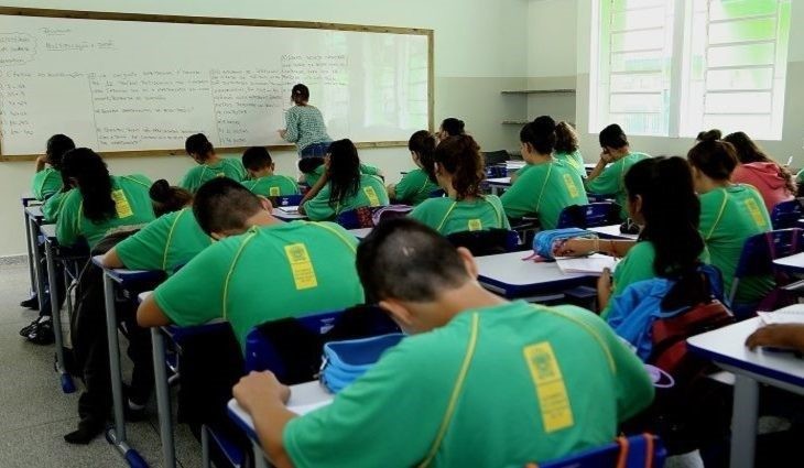 Professores nomeados em concurso são convocados para inspeção médica e posse