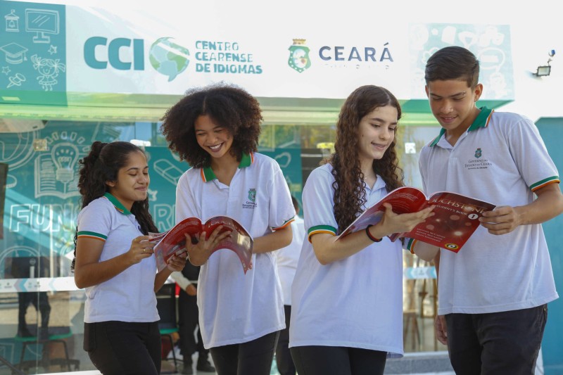 Centros Cearenses de Idiomas ampliam horizontes de oportunidades para jovens estudantes da rede pública