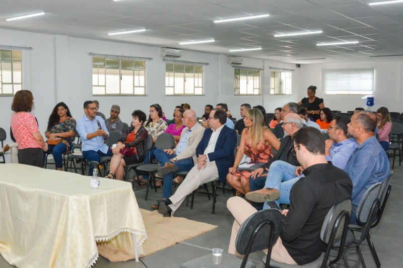 Secretários municipais conhecem plano conceitual da nova Política Municipal de Habitação de Interesse Social  