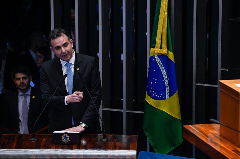 Em discurso de posse, Pacheco cobra de lideranças compromisso com união do Brasil