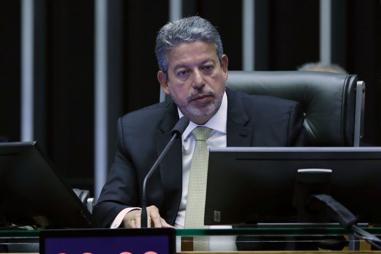 Defesa do Estado Democrático e ações contra pandemia marcaram primeira gestão de Lira