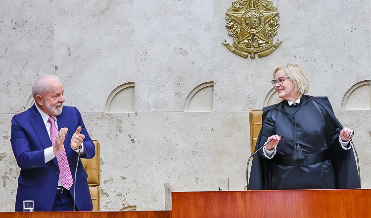 Lula, Weber e Pacheco defendem a democracia e pregam um Brasil justo.