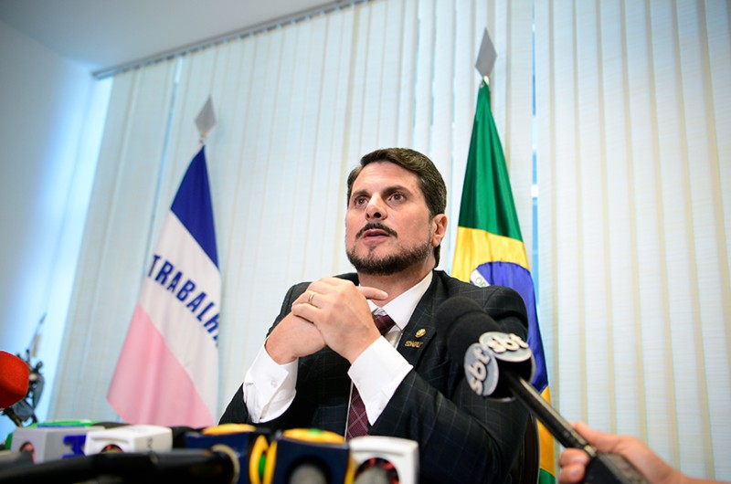 Marcos do Val desiste de renunciar ao mandato
