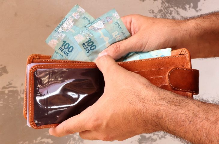 Salário dos servidores estaduais já está disponível para saque
