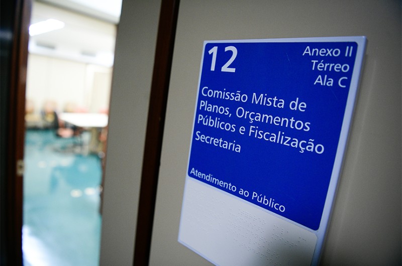 Mesa do Congresso define vagas dos partidos na CMO, que será presidida por um senador