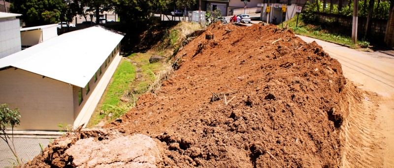 Prefeitura de Iúna interdita Rua Prof. Amphilóphio de Oliveira a pedido da Defesa Civil
