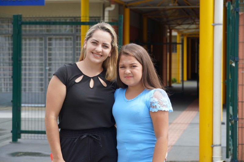 Alunos de Campina Grande do Sul comemoram um ano da entrega do emblemático colégio da cidade