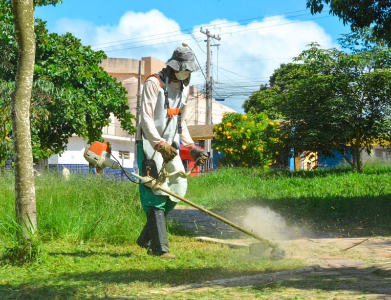 Secretaria Municipal de Meio Ambiente inicia poda e manutenção de praças e áreas verdes do bairro Urbis V