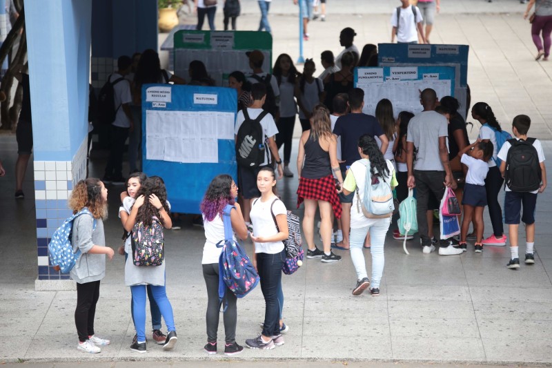 Ano letivo para mais de 520 mil estudantes da rede estadual começa nesta quarta-feira