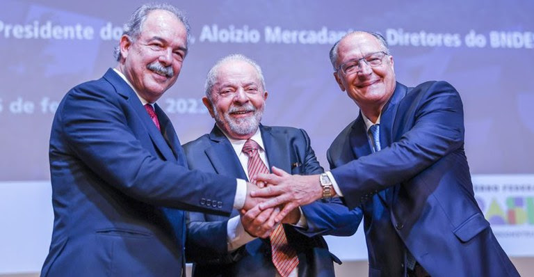 Mercadante toma posse no BNDES e promete banco verde, inclusivo e tecnológico.
