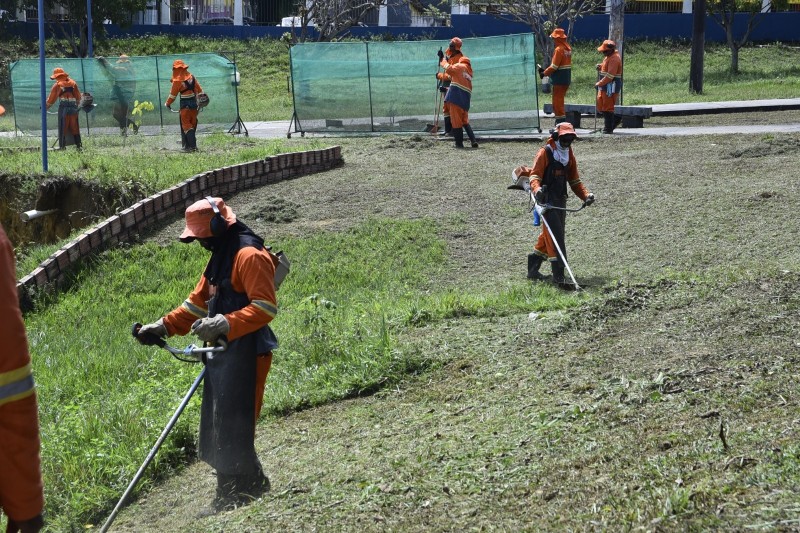 Faar e Semulsp promovem ação de limpeza na Vila Olímpica de Manaus