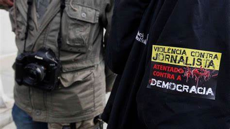 Organizações de imprensa entregam ao governo dossiê sobre violência contra jornalistas.