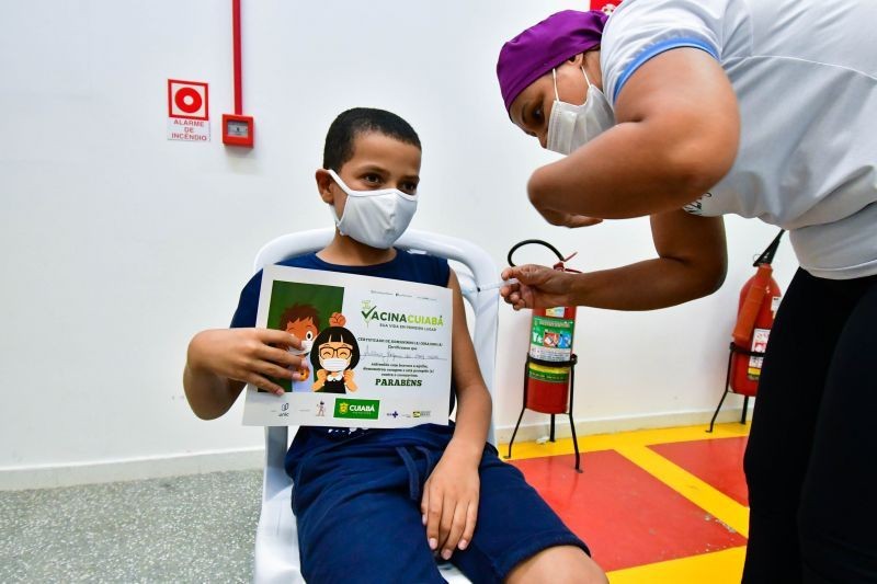 Cuiabá começa a aplicar dose de reforço para crianças de 5 a 11 anos