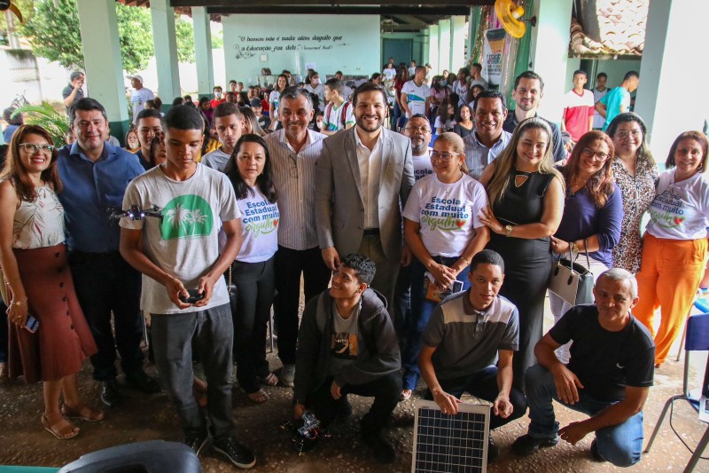 Secretário Washington Bandeira dialoga com alunos e professores de José de Freitas