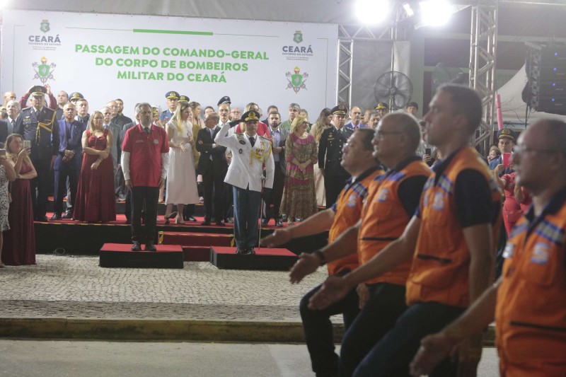 Governador do Ceará participa da solenidade de transmissão de cargo do novo comandante-geral do Corpo de Bombeiros