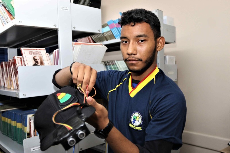 Alunos desenvolvem acessório que ajuda na locomoção de deficientes visuais