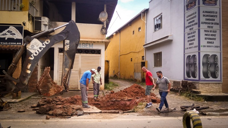 Prefeitura de Iúna continua com manutenção da rede pluvial