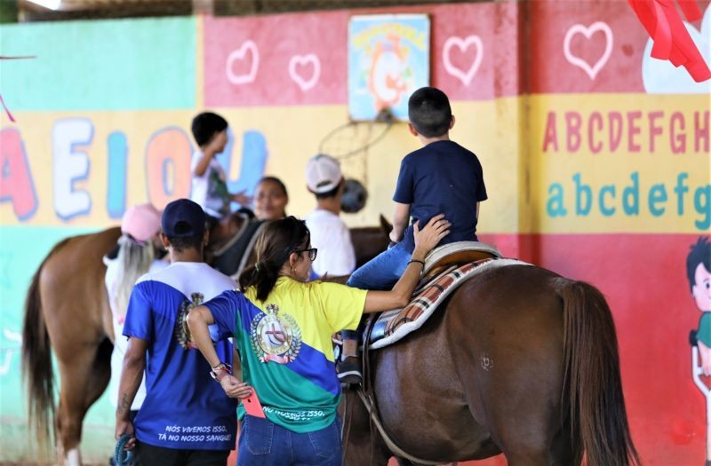Três dias após início do ano letivo em Cuiabá, estudantes reiniciam práticas terapêuticas